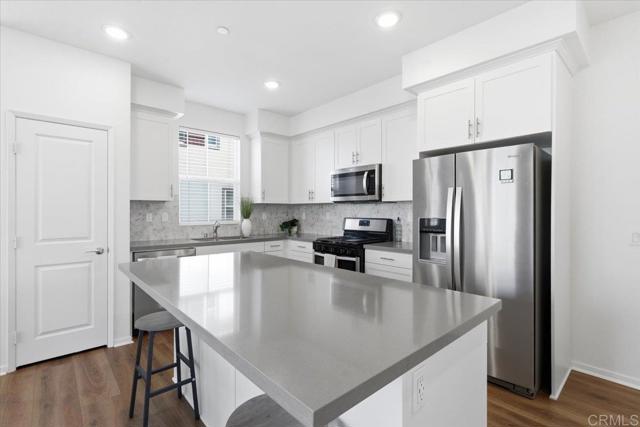 Detail Gallery Image 13 of 37 For 2323 Stardust, Escondido,  CA 92025 - 2 Beds | 2/1 Baths