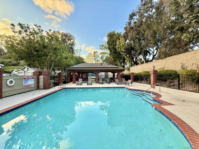 543 Rockport Ct, Encinitas CA: https://media.crmls.org/mediaz/ea5544e4-95cb-4ee0-a88d-434dd85d921e.jpg