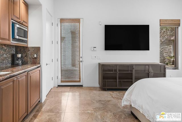 27 Ambassador Circle, Rancho Mirage CA: https://media.crmls.org/mediaz/ea55f1a5-d99f-42bf-bece-39bb3a75eaa6.jpg