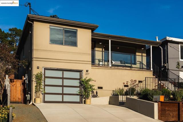 207 Cambridge Ave, Kensington CA: https://media.crmls.org/mediaz/ea563145-aa24-4c1b-873d-da654210941c.jpg