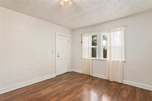 8530 N Ventura Avenue, Ventura CA: https://media.crmls.org/mediaz/ea56b6ff-4fa5-45e8-a71c-dd2de664f910.jpg