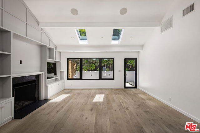 2425 Rinconia Drive, Los Angeles CA: https://media.crmls.org/mediaz/ea56eaa6-a0c4-4fe1-ac8f-2395ce8f4bbf.jpg
