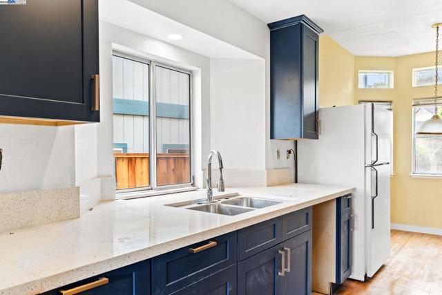 104 Bridgeview Ct, Crockett CA: https://media.crmls.org/mediaz/ea573f22-8025-4cfb-a51c-54f40e12d7db.jpg