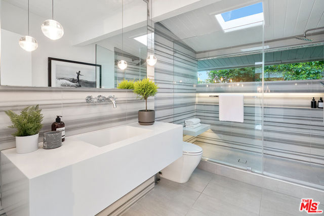 1415 Braeridge Drive, Beverly Hills CA: https://media.crmls.org/mediaz/ea576a25-f1a5-4ec3-9132-efc750cf9f12.jpg