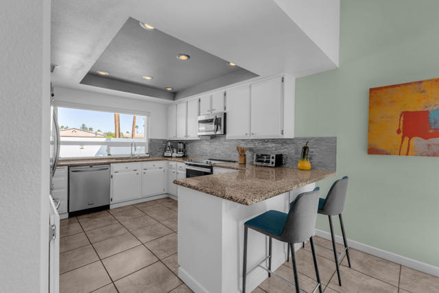 76775 Kentucky Avenue, Palm Desert CA: https://media.crmls.org/mediaz/ea57e178-9122-45c5-af48-22f82a3b497d.jpg