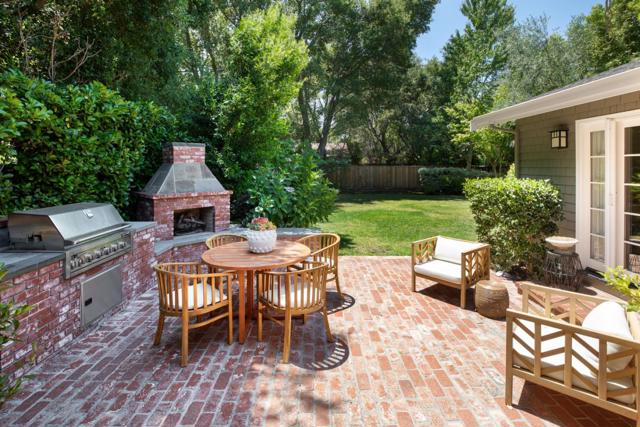 555 Hermosa Way, Menlo Park CA: https://media.crmls.org/mediaz/ea587517-0c7c-4bc4-88ca-a2e73bff4382.jpg