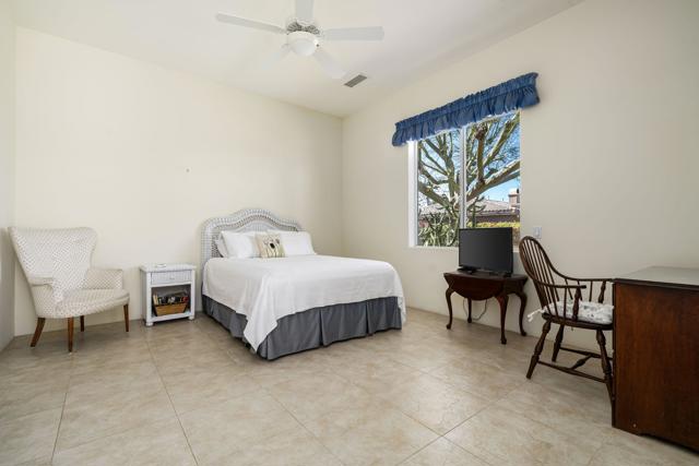 4 Hillcrest Drive, Palm Desert CA: https://media.crmls.org/mediaz/ea58824b-0b1a-4057-96db-9a882f4c26a8.jpg
