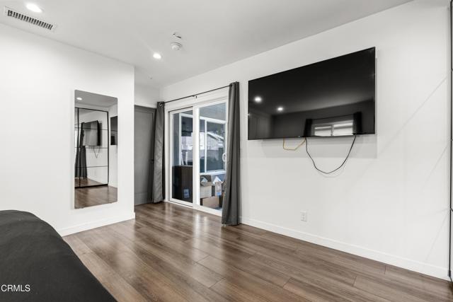 Detail Gallery Image 13 of 20 For 12827 Sylvan St, North Hollywood,  CA 91606 - 4 Beds | 3 Baths