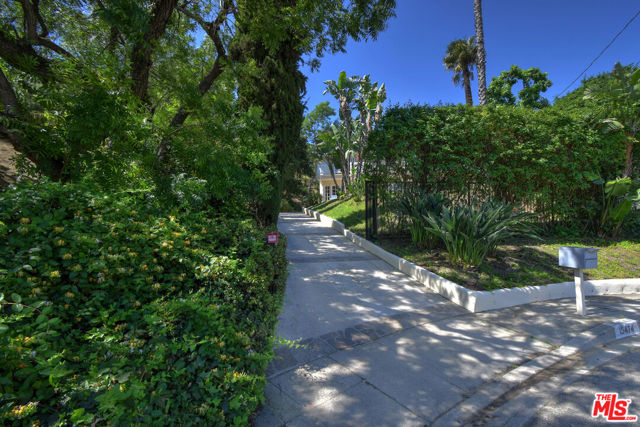 15474 Loom Place, Sherman Oaks CA: https://media.crmls.org/mediaz/ea58fc59-6716-4585-8af1-34dda6de8fce.jpg