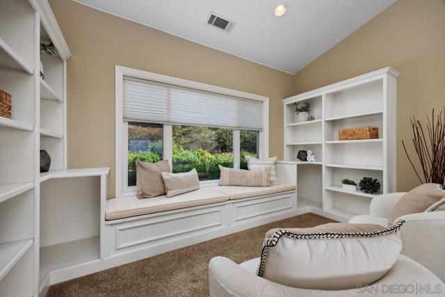 1324 Vista Colina Dr, San Marcos CA: https://media.crmls.org/mediaz/ea5a03dd-0b13-4f12-9334-36c2f8f8d474.jpg
