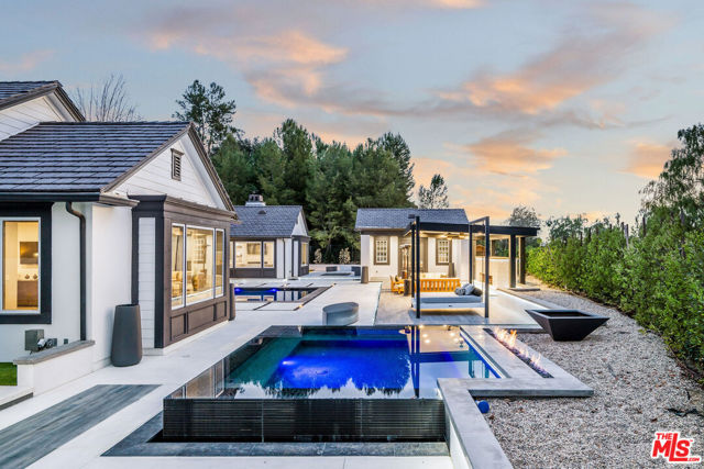 1 Falconridge Drive, Coto de Caza CA: https://media.crmls.org/mediaz/ea5a0ea9-4f99-4198-9a6a-1d215b3706fb.jpg