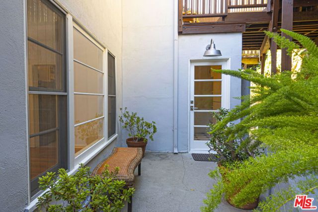 2318 Canyon Drive, Los Angeles CA: https://media.crmls.org/mediaz/ea5a2bc7-690c-45de-ac7e-485d41eb9906.jpg