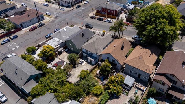 2036 E 20th Street, Oakland CA: https://media.crmls.org/mediaz/ea5a5594-873c-417a-ba3c-cd5cd8874ed1.jpg