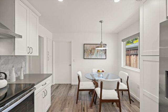886 Garland Drive, Palo Alto CA: https://media.crmls.org/mediaz/ea5a6bfb-3667-4290-b7e6-376ddc430917.jpg