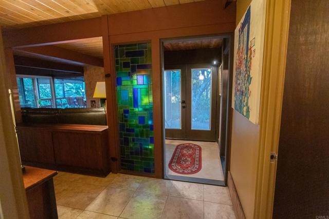 3216 Fair Oaks Ln, Spring Valley CA: https://media.crmls.org/mediaz/ea5aeaca-18b4-4409-9856-a83719360dbe.jpg