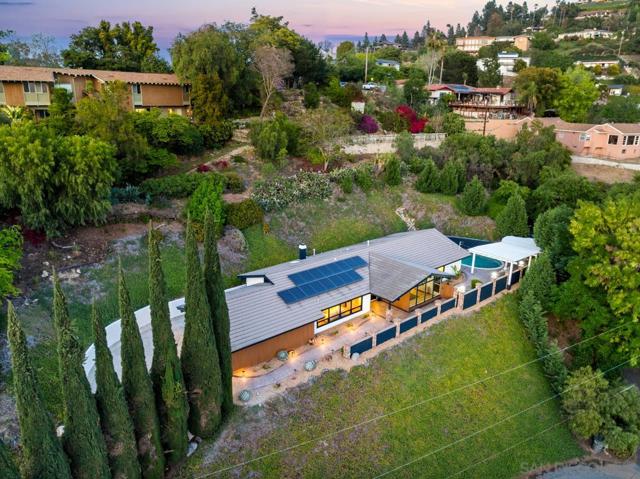 4911 Beaumont Dr, La Mesa CA: https://media.crmls.org/mediaz/ea5b18bb-8752-497c-9d67-cfba77b33579.jpg
