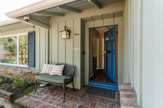 Detail Gallery Image 4 of 45 For 1300 Meadowbrook Rd, Altadena,  CA 91001 - 3 Beds | 2 Baths