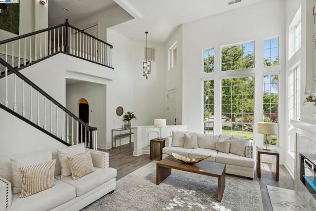 418 Golf Ct, Walnut Creek CA: https://media.crmls.org/mediaz/ea5c00fb-cae7-4035-b74e-0f40f4ddd97c.jpg