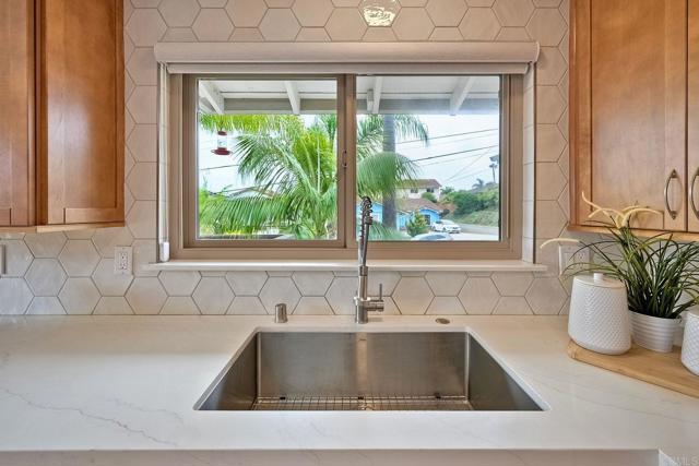 Detail Gallery Image 5 of 35 For 1855 Magdalene Way, San Diego,  CA 92110 - 4 Beds | 2 Baths