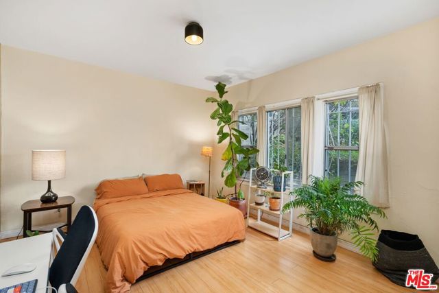 827 Lucile Avenue, Los Angeles CA: https://media.crmls.org/mediaz/ea5c392f-7439-4b0d-a9fb-f25052ee5994.jpg