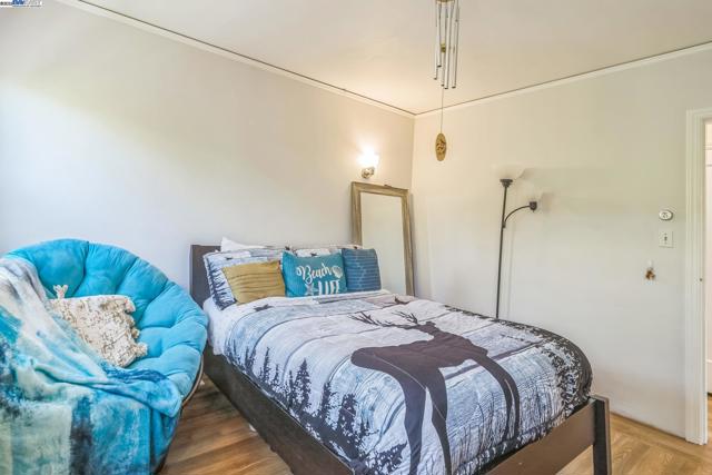 7525 Circle Hill Dr, Oakland CA: https://media.crmls.org/mediaz/ea5d064a-ac93-417a-a203-bd1031f7666b.jpg