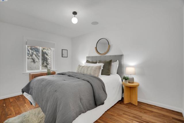 3 Dale Ct, Lafayette CA: https://media.crmls.org/mediaz/ea5d3545-f6aa-4b8d-8c93-19f4ebf7d892.jpg