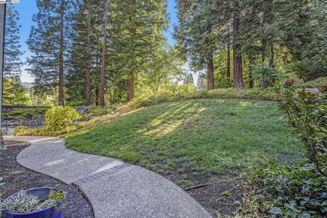 3 BLACKHAWK CLUB CT, Danville CA: https://media.crmls.org/mediaz/ea5d48ff-dfd3-45de-b24a-36efb41f93d2.jpg