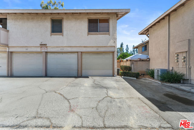186 Southampton Way, Placentia CA: https://media.crmls.org/mediaz/ea5d5d27-9c5f-4562-891a-653341a926af.jpg