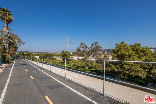 2660 Newell Street, Los Angeles, California 90039, ,Multi-Family,For Sale,Newell,25602195
