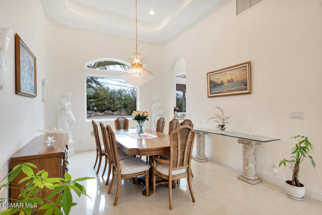 932 Rosario Drive, Thousand Oaks CA: https://media.crmls.org/mediaz/ea5dbeb0-6ff0-4667-9ffd-066b100ca79d.jpg