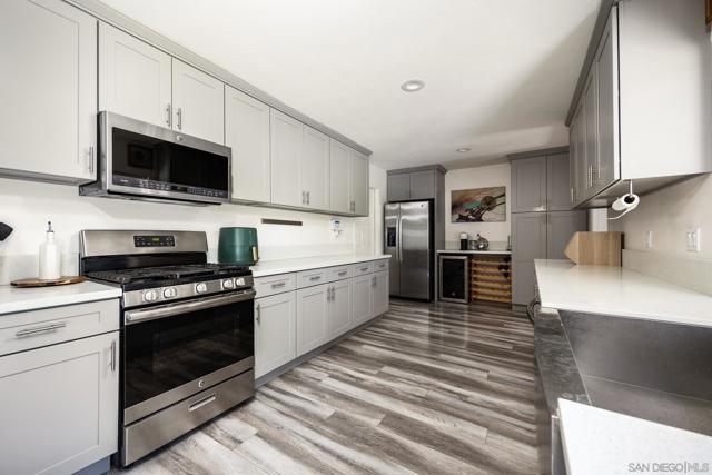 13306 Tawanka Dr, Poway CA: https://media.crmls.org/mediaz/ea5dd3e5-cc39-49a1-9e63-a035f44e8b0d.jpg