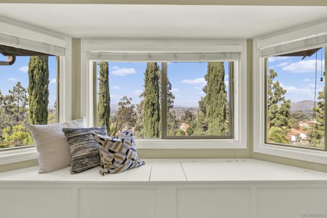 12206 Fairway Pointe Row, San Diego CA: https://media.crmls.org/mediaz/ea5e97c7-1ecd-4d12-85d0-2d303ae69545.jpg