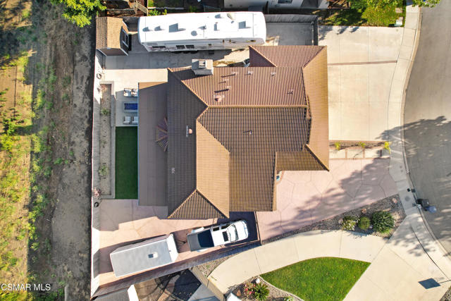 610 Nicole Drive, Newbury Park CA: https://media.crmls.org/mediaz/ea5ece84-df88-48bb-a442-d5c9cbd4f8c0.jpg