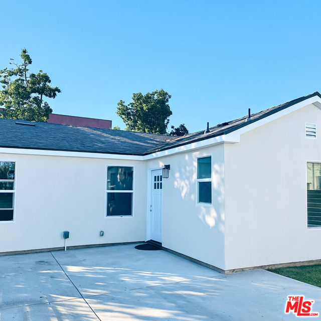 6727 7th Avenue, Los Angeles CA: https://media.crmls.org/mediaz/ea5f0b5e-8177-4626-b2b5-76969f60eac0.jpg