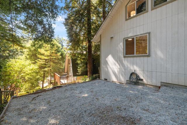 325 Fireside Road, Boulder Creek CA: https://media.crmls.org/mediaz/ea5f2055-bf96-400f-b846-a1b95efc888c.jpg