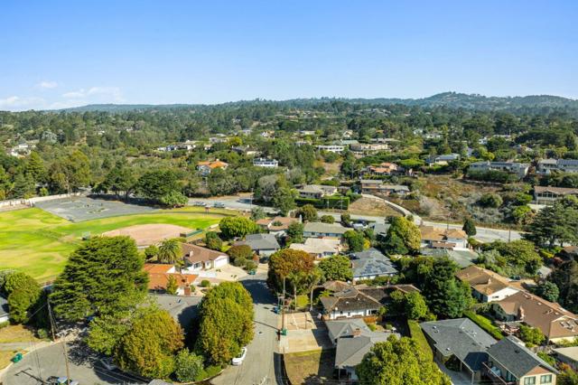 26372 Riverside Place, Carmel CA: https://media.crmls.org/mediaz/ea5fb10c-402e-4f4b-a5f7-3f84fac1514b.jpg