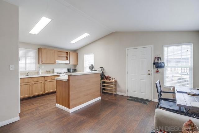 3505 Alpine Blvd, Alpine CA: https://media.crmls.org/mediaz/ea5fce5d-9032-4bc0-a137-92ccef30154b.jpg