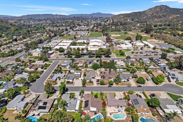14643 Evening Star Dr, Poway CA: https://media.crmls.org/mediaz/ea5fd99b-1b8b-4b20-be61-1c86a32b4cc8.jpg