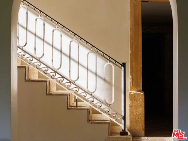 9606 Heather Road, Beverly Hills CA: https://media.crmls.org/mediaz/ea5ff177-79e5-4757-a5be-0f25bb7dbd48.jpg