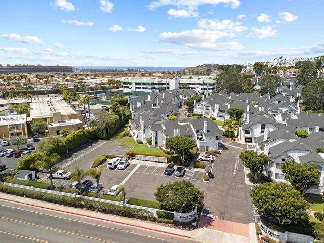 524 Via De La Valle,  CA: https://media.crmls.org/mediaz/ea604d24-5bc4-4874-b15c-df09be9d5756.jpg