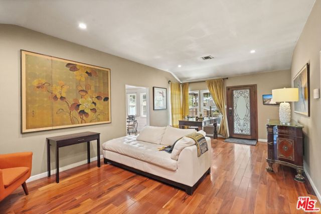 5324 Irvine Avenue, Valley Village CA: https://media.crmls.org/mediaz/ea609bdb-9a1a-4f2e-a99d-ffc8cf328b3f.jpg