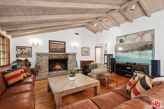 1809 Melhill Way, Los Angeles CA: https://media.crmls.org/mediaz/ea6101ca-33db-4016-b95e-54c051dadb20.jpg