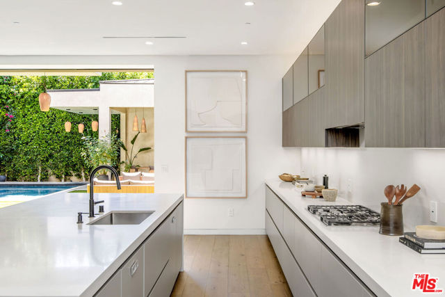 347 N Alfred Street, Los Angeles CA: https://media.crmls.org/mediaz/ea616790-a800-4847-968a-2009294fa0ff.jpg