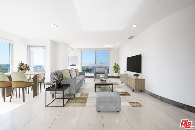 702 S Serrano Avenue, Los Angeles CA: https://media.crmls.org/mediaz/ea61e6ba-1594-4b44-8692-acd42829cde3.jpg