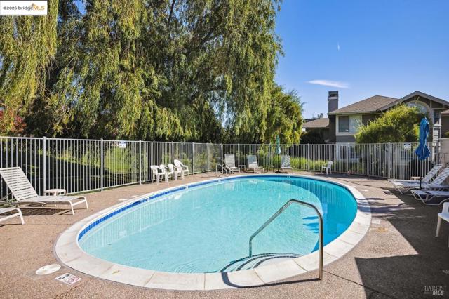 61 Bridle Path Ln, Novato CA: https://media.crmls.org/mediaz/ea622333-6f5c-4f42-a219-a8fad40be5fa.jpg