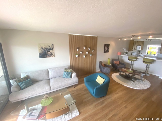 108 S Kihridge LN, Encinitas CA: https://media.crmls.org/mediaz/ea629945-397a-400c-b331-b432fccfb7b5.jpg