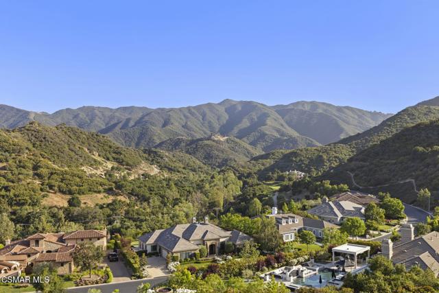 82 Queens Garden Drive, Thousand Oaks CA: https://media.crmls.org/mediaz/ea62ac31-0bf0-47b6-b5b1-1a032456dcaa.jpg