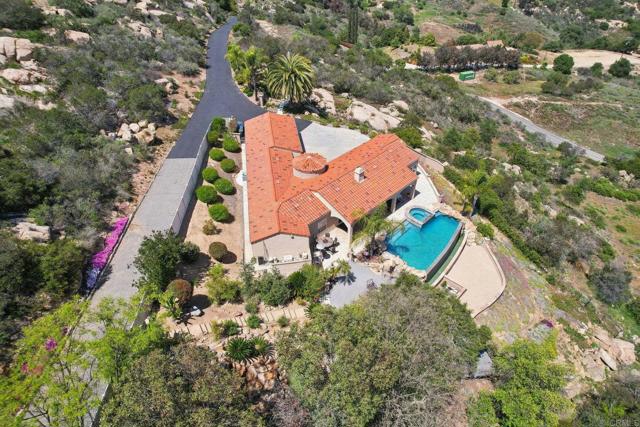 944 Rainbow Crest Road, Fallbrook CA: https://media.crmls.org/mediaz/ea631852-1837-4fbc-bb20-62eb53d6b690.jpg