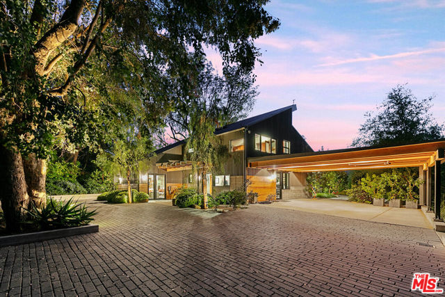 20605 Cheney Drive, Topanga CA: https://media.crmls.org/mediaz/ea63299b-ce78-407a-88dc-9f038e9f2db2.jpg