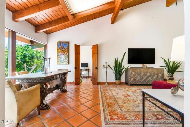 515 Del Oro Drive, Ojai CA: https://media.crmls.org/mediaz/ea63dc61-21f8-48f7-a385-9bee3bba153d.jpg